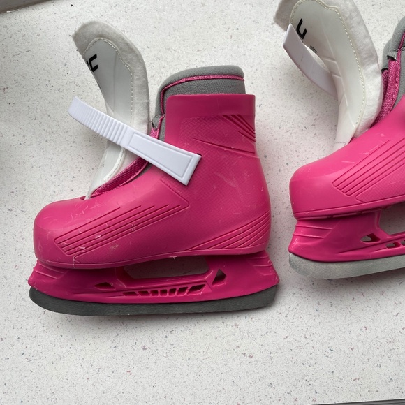 VIC HOCKEY Skates - Size: US Y 8-9 - Picture 2 of 6